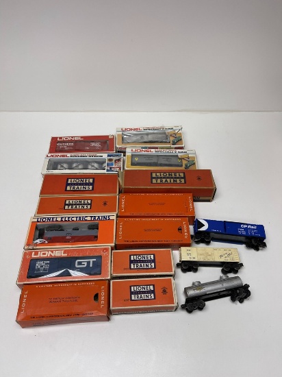 ASSORTMENT OF 17 LIONEL TRAIN CARS ROLLING STOCK,