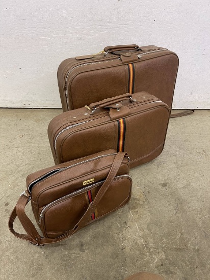 SET OF (3) VINTAGE LEATER LOUIS CARDIN TRAVEL LUGGAGE,