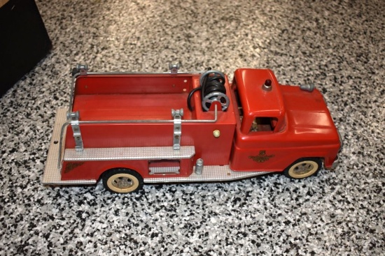 VINTAGE 1950'S TONKA HYDRAULIC NO. 5 FIRE TRUCK W/HYDRANT AS SHOWN. NICE ORIGINAL CONDITION