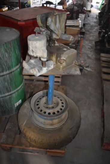PAINT SHAKER ON STAND & BARRELW /COVERED FUNNEL &