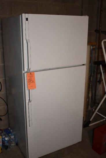 HOTPOINT REFRIGERATOR/FREEZER MODEL CTX18EABARWW, WHITE