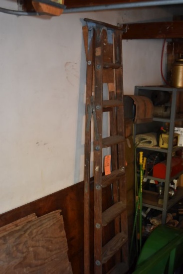 8' WOODEN STEP LADDER