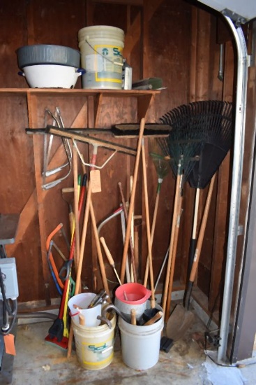 ASSORTED LAWN AND GARDEN RAKES, SHOVELS, SQUEEGEE,