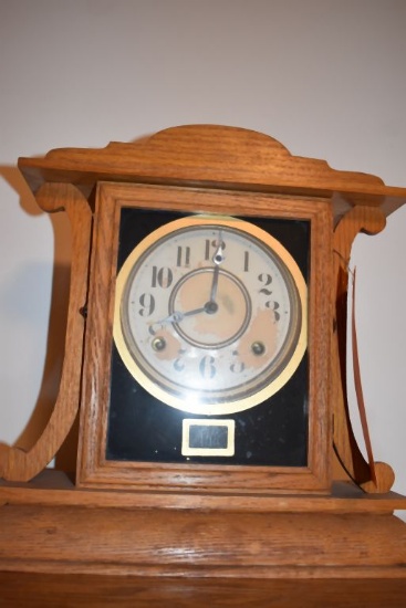 KITCHENETTE BROWN MANTLE CLOCK - WOOD CASE, WIND-UP,