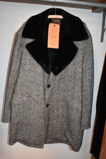 BLACK AND WHITE TOWN TOPPER COAT