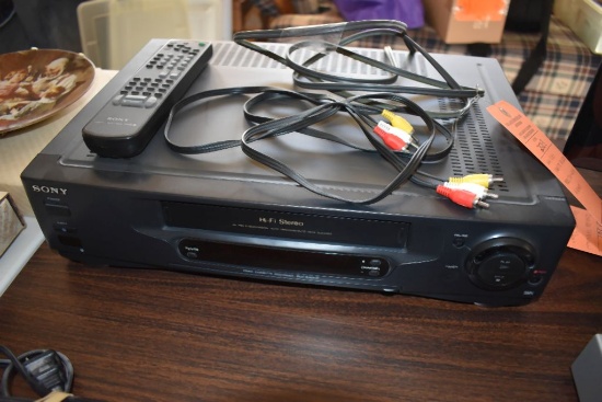 SONY VIDEO CASSETTE RECORDER, MODEL; SLV-640HF WITH REMOTE