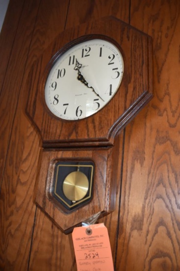 BATTERY OPERATED WOODEN CLOCK