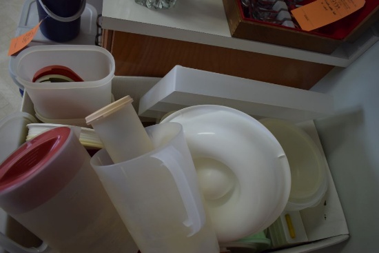 BOX WITH TUPPERWARE, RUBBERMAID AND