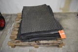 SKID W/RUBBER MATS