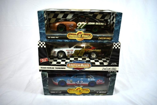 (3) 1/18" SCALE DIE CAST COLLECTORS CARS IN BOXES;