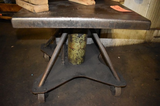 30" SQUARE STEEL TABLE, HYDRAULIC FOOT OPERATED, ON