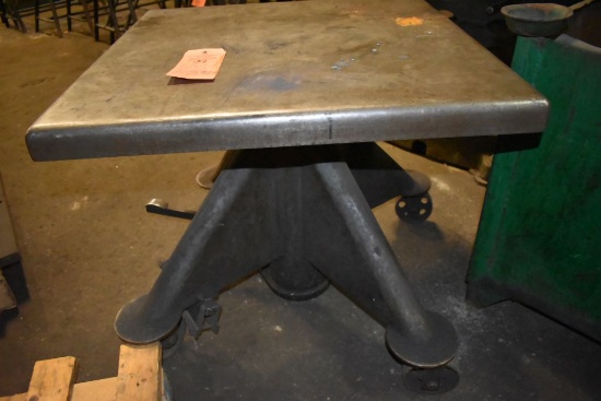 30" SQUARE STEEL TABLE, HYDRAULIC FOOT OPERATED, ON