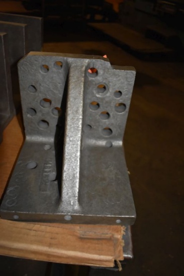 SMALL RIGHT ANGLE PLATE, 8"L x 8"D x 7 1/2"H