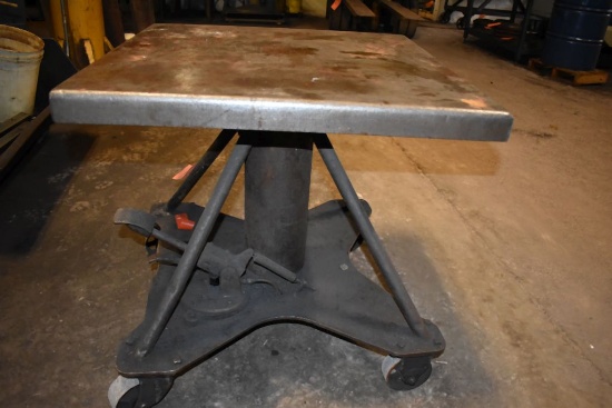 30" SQUARE HYDRAULIC LIFT TABLE ON CASTERS,