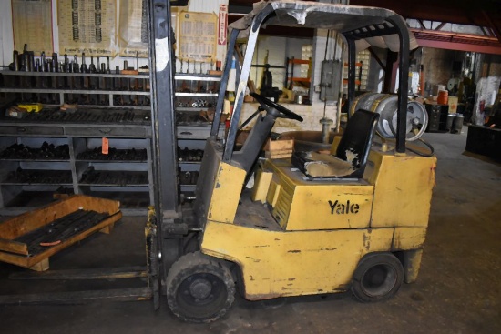 YALE EATON 4,000 LB. FORK LIFT, MAIN BEARING SEAL IS BROKEN,