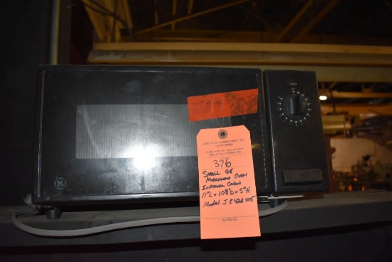 SMALL GE MICROWAVE OVEN - INTERIOR CABIN 11"L x 10