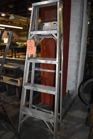 5' ALUMINUM STEP LADDER, 200LB. CAPACITY
