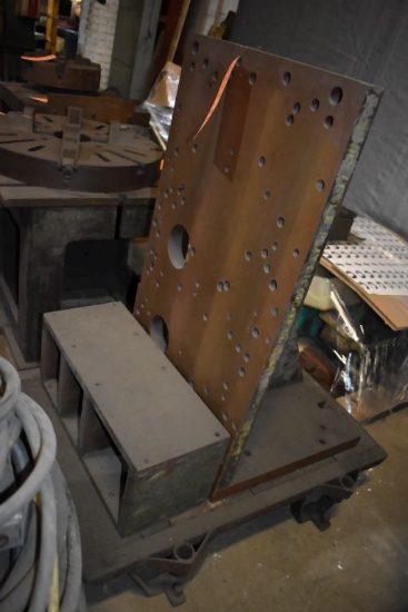 90 DEGREE STEEL ANGLE PLATE, 19 3/4"L x 19 3/4"D x 35"H,