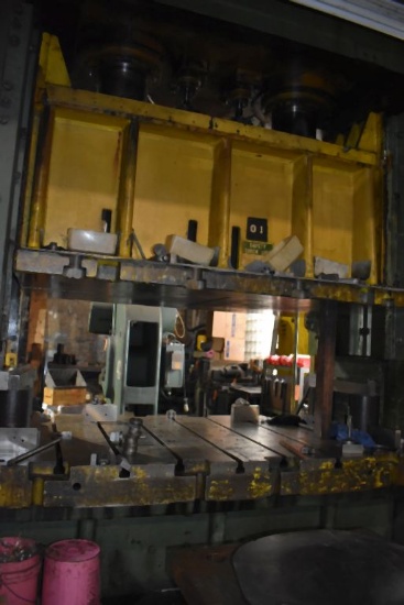 VERSON STRAIGHT SIDE 600 TON HYDRAULIC PUNCH PRESS,