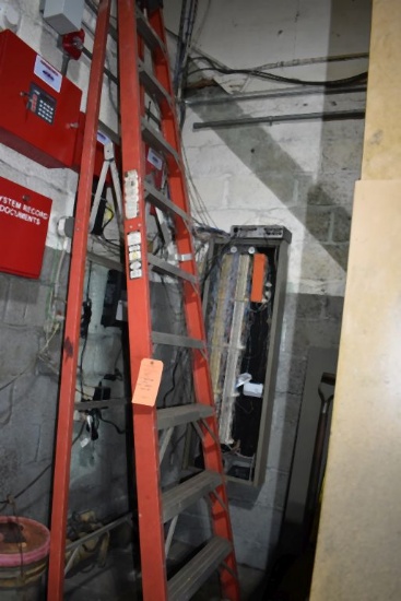 10' CUPRUM FIBERGLASS STEP LADDER, 300 LB. CAPACITY