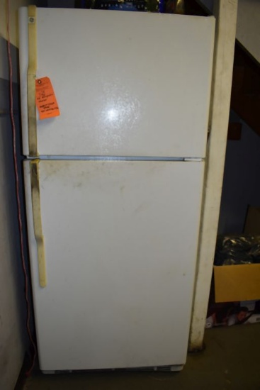 G.E. REFRIGERATOR FREEZER, MODEL GTS181BMBRWW,