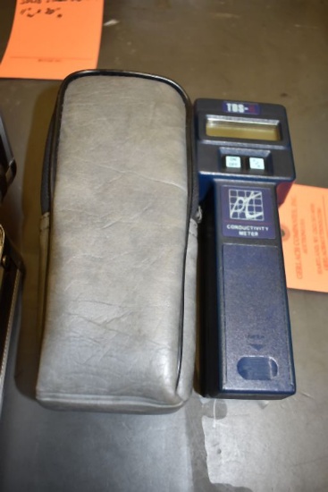 TDS CONDUCTIVITY METER IN CASE