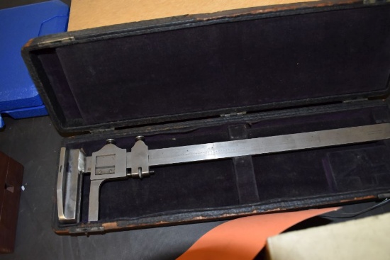 BROWN & SHARPE MANUAL CALIPERS 0-11" WITH WOODEN CASE