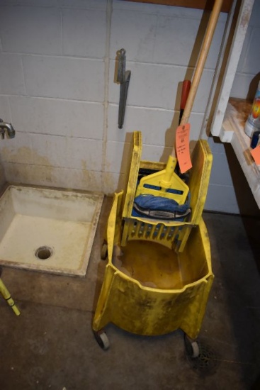 RUBBERMAID MOP BUCKET AND MOP
