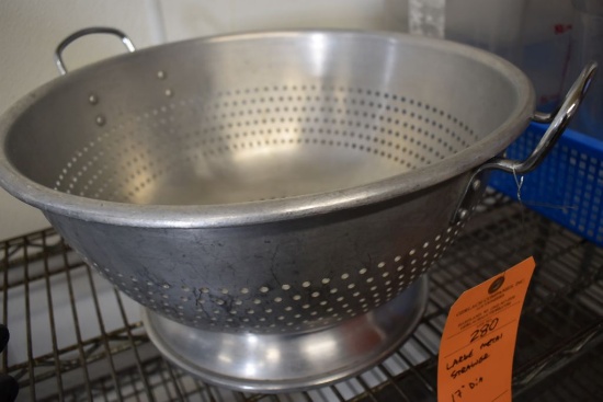 LARGE METAL STRAINER, 17" DIAMETER