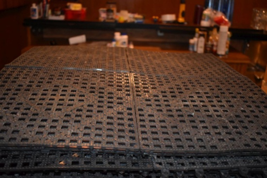 (40) 12" x 12" CONNECTABLE RUBBER BACK BAR MATS