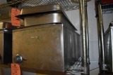 WELLS FOOD WARMER WITH INSERT AND COVER,