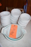 (2) PYREX BOWLS AND SMALL PLASTIC BOWLS