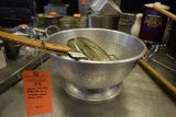 LARGE STRAINER WITH FOUR SMALLER HAND STRAINERS,
