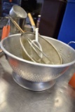LARGE STRAINER WITH FOUR SMALLER HAND STRAINERS,