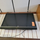 LG FLAT SCREEN TV 47