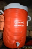 GOTT RUBBERMAID FIVE GALLON PICNIC WATER JUG