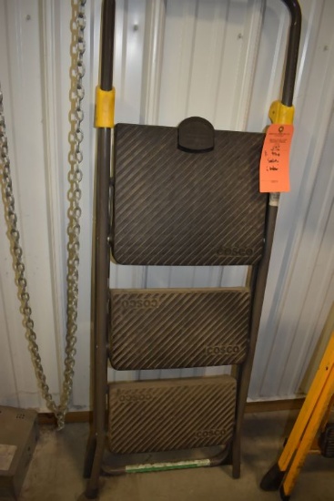 THREE STEP SAFETY LADDER
