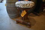 ADJUSTABLE PIANO STOOL