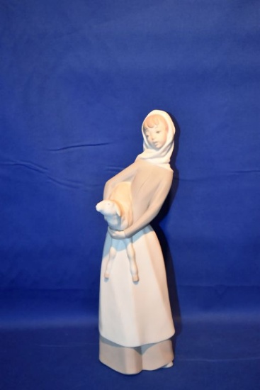 VINTAGE SPAIN LLADRO PORCELAIN FIGURINE GIRL W/LAMB,