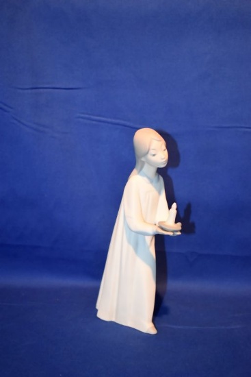 VINTAGE LLANDRO PORCELAIN FIGURINE GIRL WITH CANDLE,