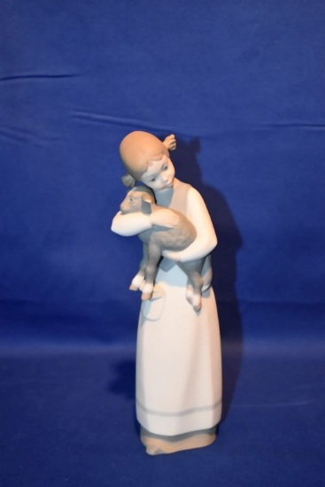 VINTAGE LLANDRO PORCELAIN FIGURINE GIRL WITH LAMB,