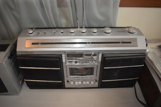 PIONEER MODEL SK-95 AM/FM CASSETTE PLAYER