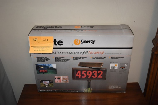 SUNERAY DIGILITE SOLAR POWERED HOUSE NUMBER LIGHT,