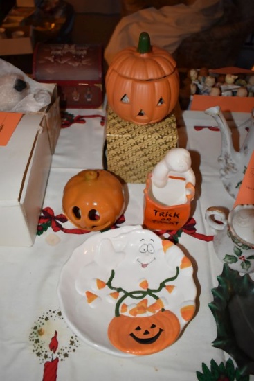 (4) CERAMIC ITEMS: PUMPKINS, GHOST DISH, GHOST