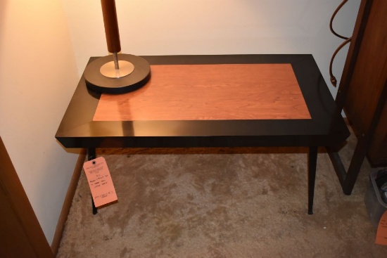 BROWN & BLACK TOP W/METAL LEGS COFFEE TABLE, 20"D X