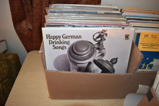 BOX W/45+ VINYL RECORDS: HAPPY GERMAN DRINKING SONGS,