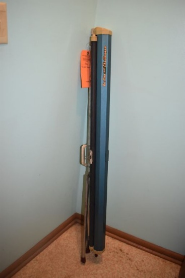 PROJECTOR SCREEN