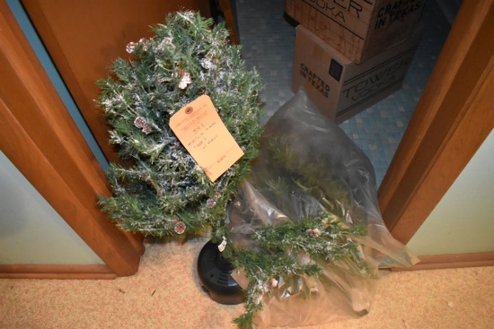 ARTIFICAL XMAS TREES'S W/STAND