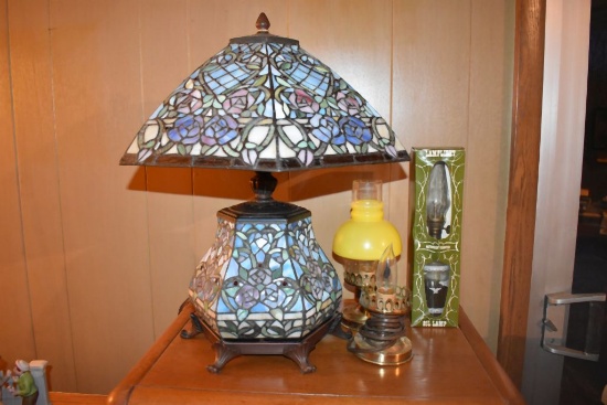UNIQUE STAINGLASS LAMP, APPROX. 21-1/2"H, LAMP LIGHT
