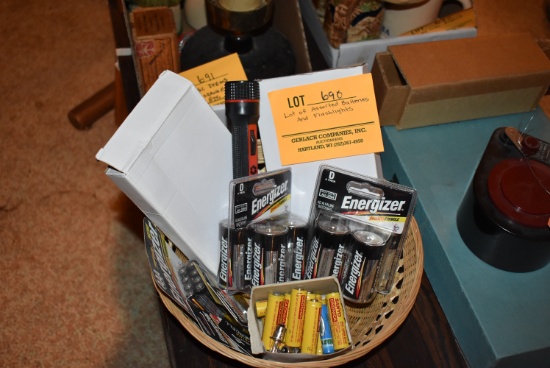 ASSORTED BATTERIES & FLASHLIGHTS
